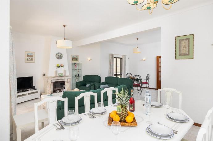 Living room with sofas, dining area, ornamental fireplace, WiFi internet, and satellite TV . - Villa Cavaco . (Galería de imágenes) }}