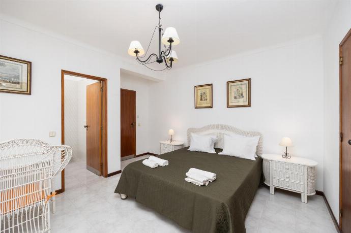 Double bedroom with en suite bathroom and A/C . - Villa Cavaco . (Galería de imágenes) }}
