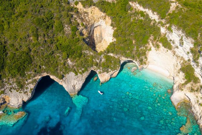 Sea caves . - Levrecchio Beach Cottage . (Photo Gallery) }}