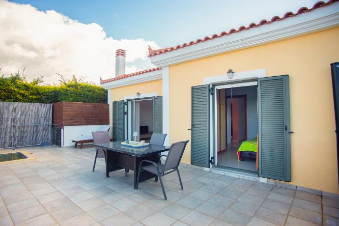  . - Europe Villa Io . (Γκαλερί Φωτογραφιών) }}