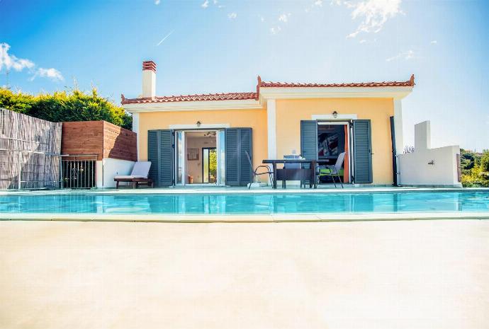  . - Europe Villa Io . (Γκαλερί Φωτογραφιών) }}