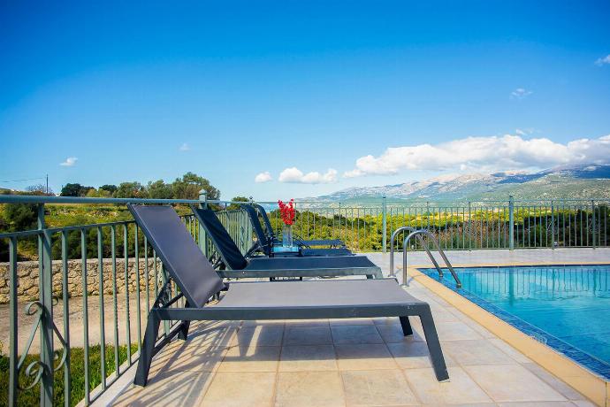  . - Europe Villa Io . (Γκαλερί Φωτογραφιών) }}