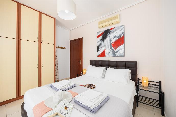 Double bedroom with A/C . - Europe Villa Io . (Galleria fotografica) }}