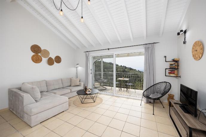 Open-plan living room with sofa, dining area, kitchen, A/C, WiFi internet, satellite TV, and sea views . - Villa Bougainvillea . (Photo Gallery) }}