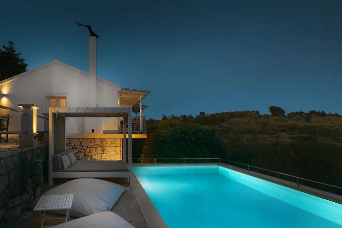 Night view . - Villa Gardenia . (Photo Gallery) }}