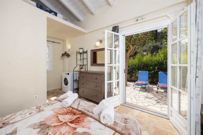 Open-plan cottage with double bed, sofa, dining area, kitchen, bathroom, A/C, WiFi internet, and TV . - Agathi Cottage . (Photo Gallery) }}