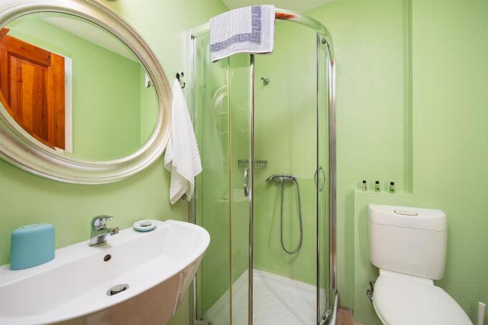Family bathroom with shower . - Agathi Cottage . (Photo Gallery) }}