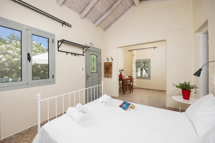 Open-plan cottage with double bed, dining area, kitchen, bathroom, A/C, WiFi internet, and TV . - Eleni Cottage . (Photo Gallery) }}