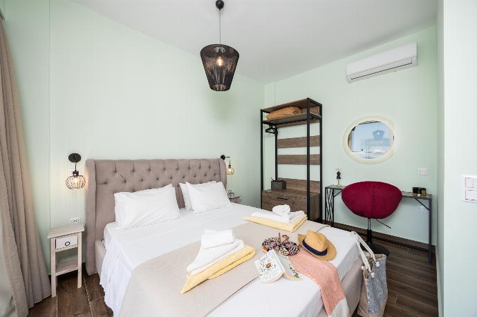 Double bedroom with en suite bathroom and A/C . - Villa Alora . (Photo Gallery) }}