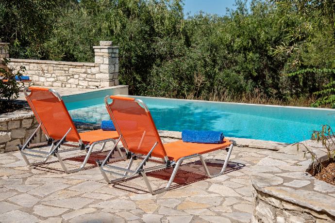 Private pool and terrace . - Villa Hara . (Galleria fotografica) }}