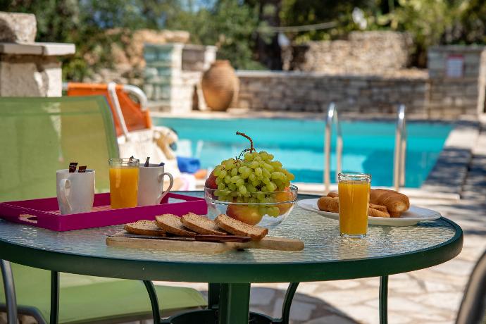 Private pool and terrace . - Villa Hara . (Galleria fotografica) }}