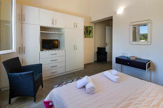 Double bedroom with A/C . - Villa Hara . (Galleria fotografica) }}