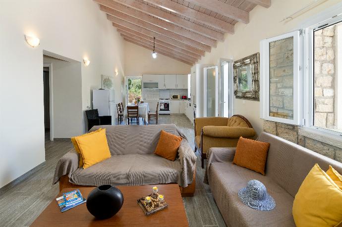 Open-plan living room with sofa, dining area, kitchen, WiFi internet, and satellite TV . - Villa Hara . (Galleria fotografica) }}