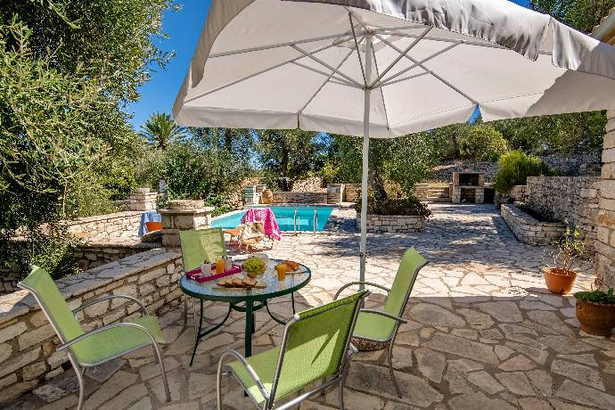 Private pool and terrace . - Villa Hara . (Galleria fotografica) }}