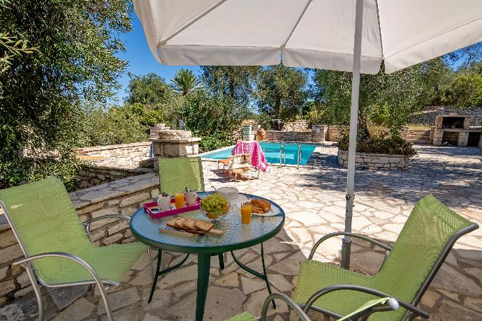 Private pool and terrace . - Villa Hara . (Galleria fotografica) }}