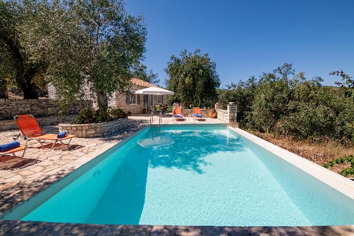 Private pool and terrace . - Villa Hara . (Galleria fotografica) }}