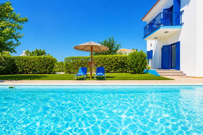 Private pool and terrace . - Villa Rotiana . (Galleria fotografica) }}