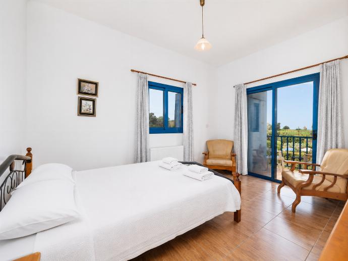 Double bedroom with A/C . - Villa Rotiana . (Galleria fotografica) }}