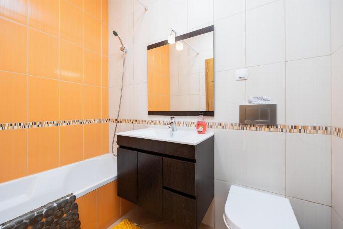 Family bathroom with bath and shower . - Villa Paraiso . (Photo Gallery) }}