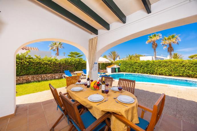 Sheltered terrace area . - Villa Miguel Dos . (Galerie de photos) }}
