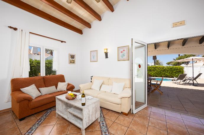 Living room with sofas, dining area, WiFi internet, and satellite TV . - Villa Miguel Dos . (Galerie de photos) }}