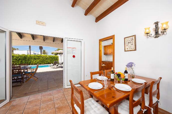 Living room with sofas, dining area, WiFi internet, and satellite TV . - Villa Miguel Dos . (Galerie de photos) }}