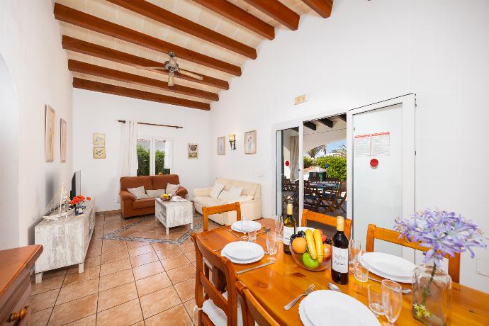 Living room with sofas, dining area, WiFi internet, and satellite TV . - Villa Miguel Dos . (Galerie de photos) }}