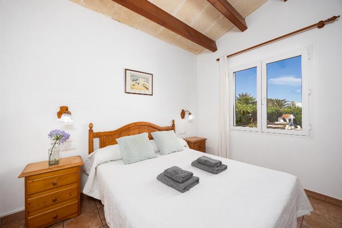 Double bedroom with en suite bathroom and A/C . - Villa Miguel Dos . (Galerie de photos) }}
