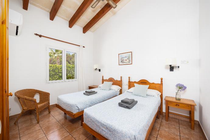 Twin bedroom with A/C . - Villa Miguel Dos . (Galerie de photos) }}