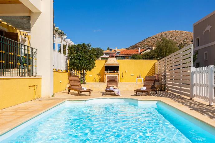 Private pool and terrace with sea views . - Villa Nikos . (Photo Gallery) }}