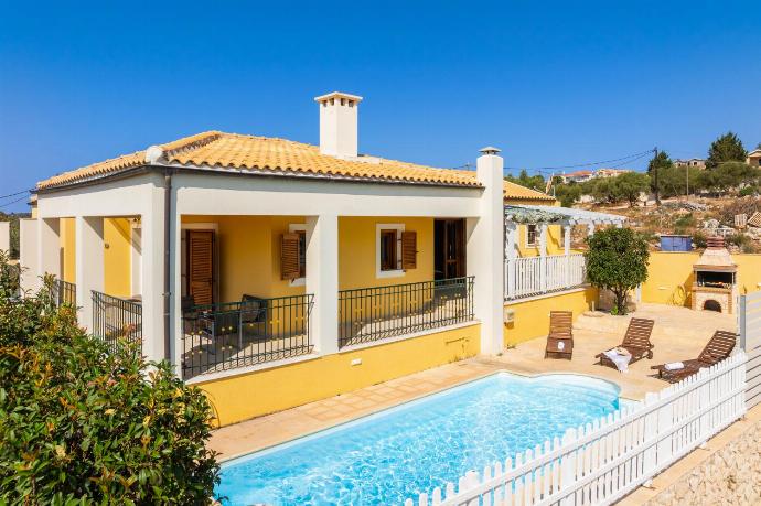 Beautiful villa with private pool and terrace with sea views . - Villa Nikos . (Photo Gallery) }}