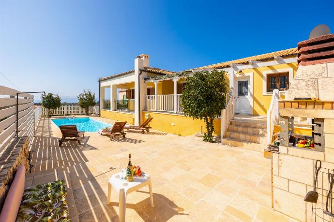 Beautiful villa with private pool and terrace with sea views . - Villa Nikos . (Photo Gallery) }}
