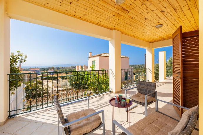 Sheltered terrace area . - Villa Nikos . (Photo Gallery) }}