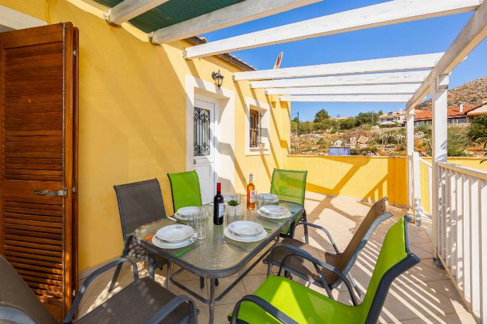 Sheltered terrace area . - Villa Nikos . (Photo Gallery) }}