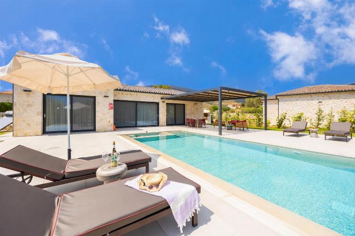 ,Beautiful villa with private pool and terrace . - Villa Lilia . (Photo Gallery) }}