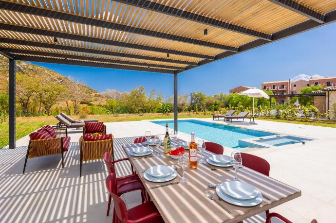 Sheltered terrace area . - Villa Lilia . (Photo Gallery) }}
