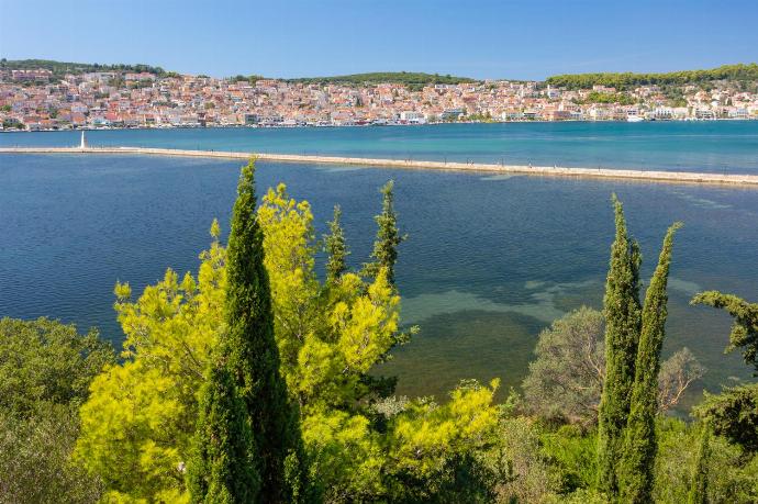 Argostoli . - Villa Lilia . (Photo Gallery) }}