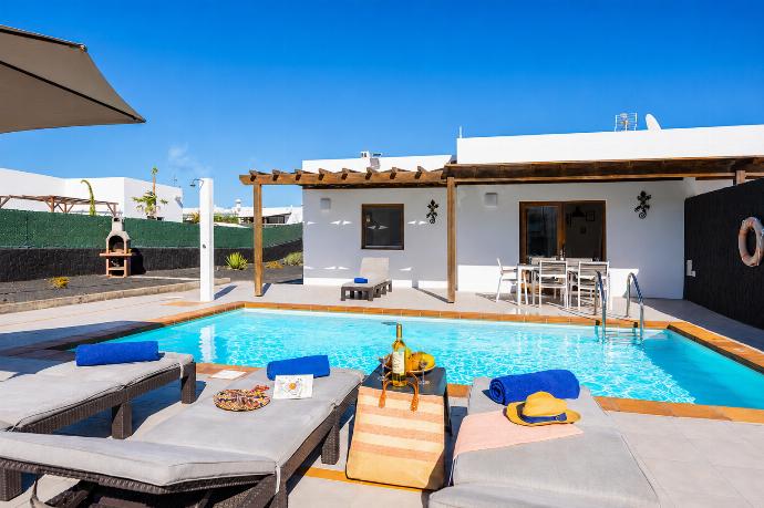 Play VILLA SONADA Video