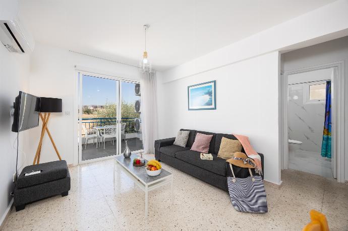 Latchi Pool View Apartment