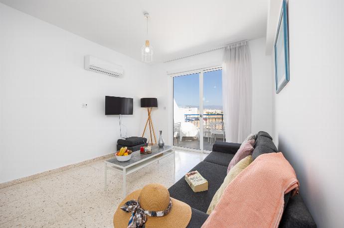 Latchi Pool View Apartment