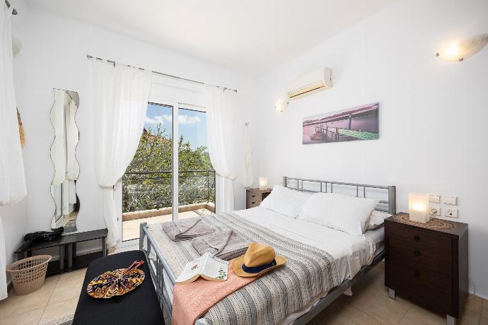 Double bedroom with A/C . - Villa Maia . (Photo Gallery) }}