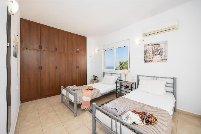 Twin bedroom with A/C . - Villa Maia . (Photo Gallery) }}