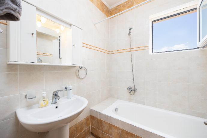 Family bathroom with bath and shower . - Villa Maia . (Photo Gallery) }}