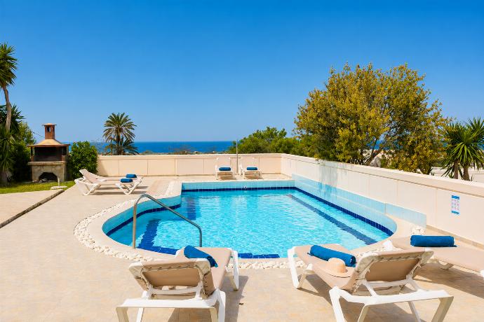 Private pool and terrace with sea views . - Villa Maia . (Photo Gallery) }}
