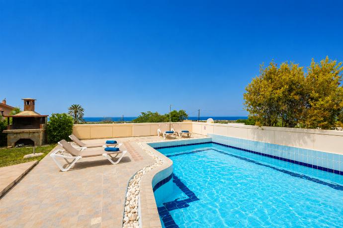 Private pool and terrace with sea views . - Villa Maia . (Photo Gallery) }}