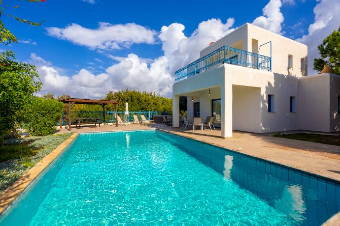  . - Villa Apollonas . (Photo Gallery) }}