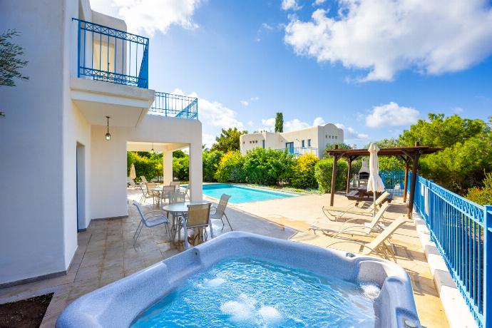  . - Villa Apollonas . (Photo Gallery) }}