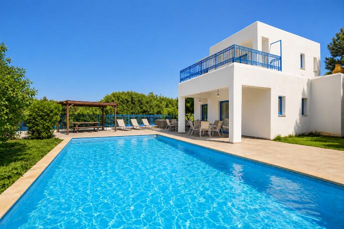 Villa Apollonas