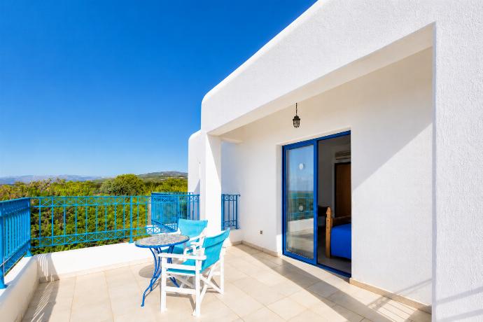 Villa Apollonas