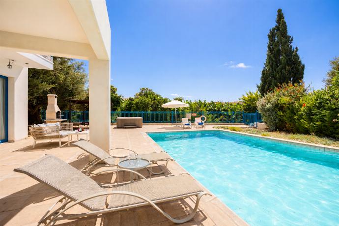  . - Villa Athina Ena . (Γκαλερί Φωτογραφιών) }}